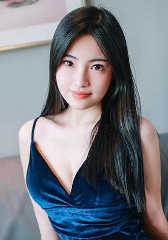 Date the member of your dreams: young Asian member Yuqi from Nanchang